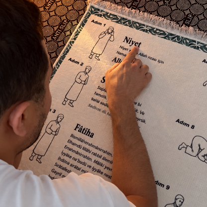 Namaz Kılmayı Öğreten Seccade